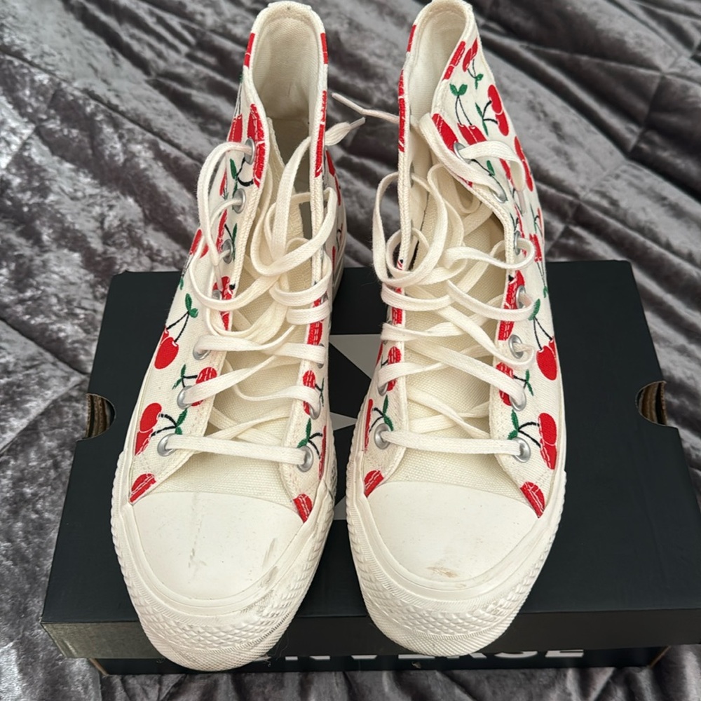 Cherry Converse